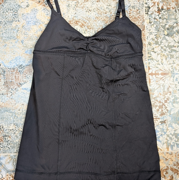 Lululemon Warrior Tank - Picture 2 of 4